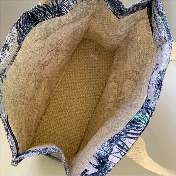 Dior Gift Around The World  Tote Bag - Picture 7 of 13